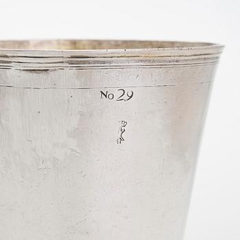 Bägare, silver, S:t Petersburg 1769, mästarstämpel ZH, möjligen Zacharias Heideman.