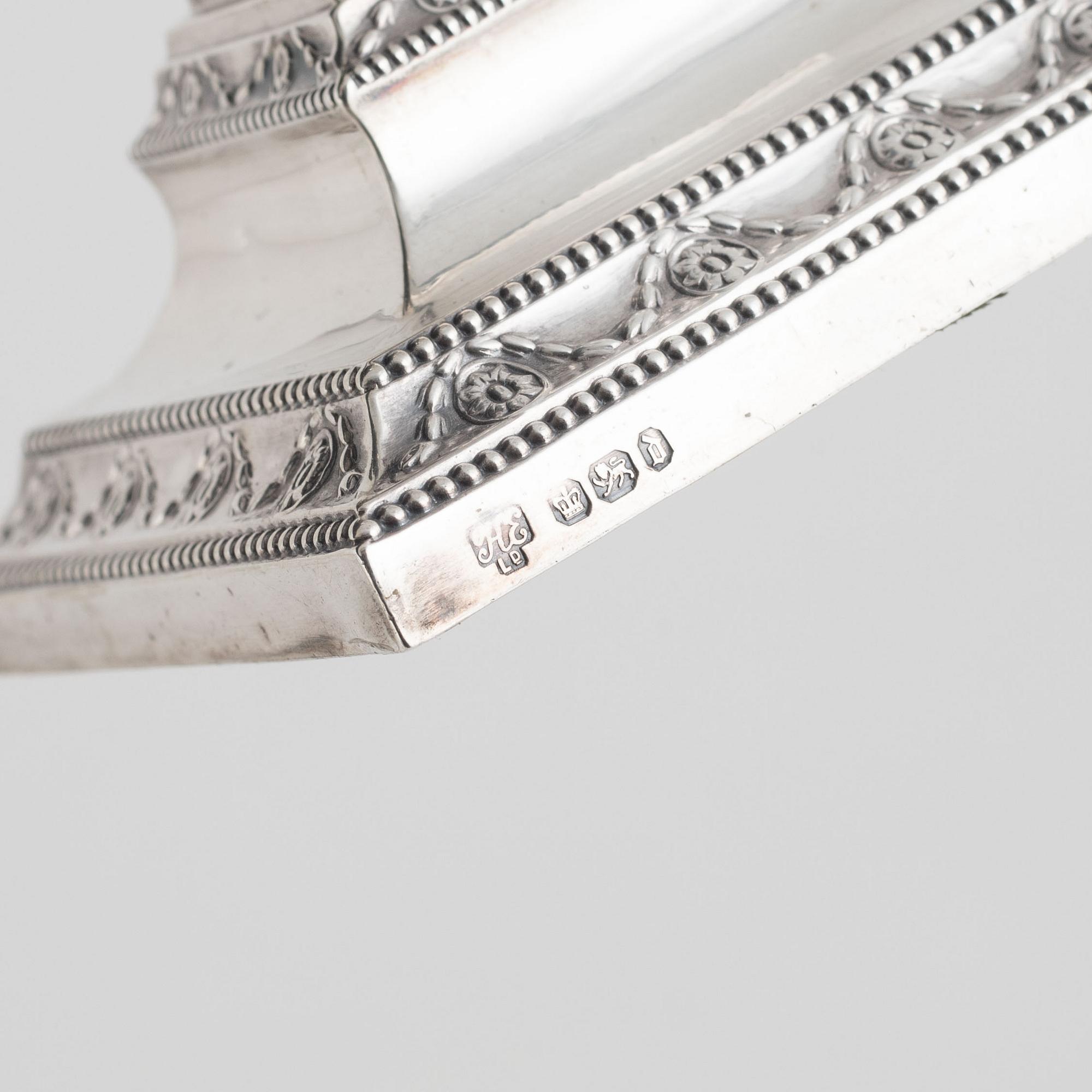 Hawksworth, Eyre & Co Ltd, ljusstakar, ett par, silver,  Sheffield 1896.