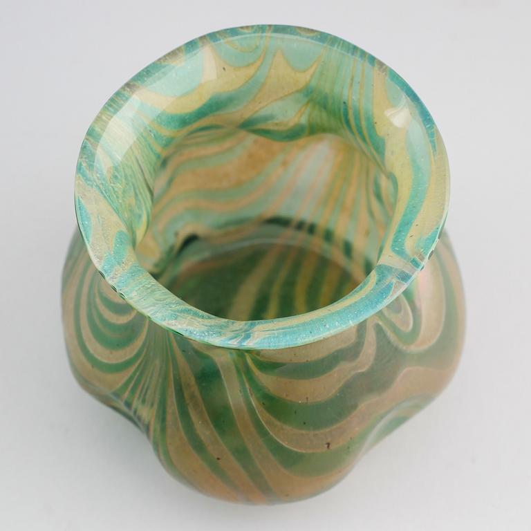 VAS, glas, jugend, möjligen Loetz, omkring år 1900.
