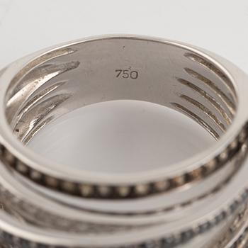 Ring, 18K white gold with differently colored brilliant-cut diamonds.