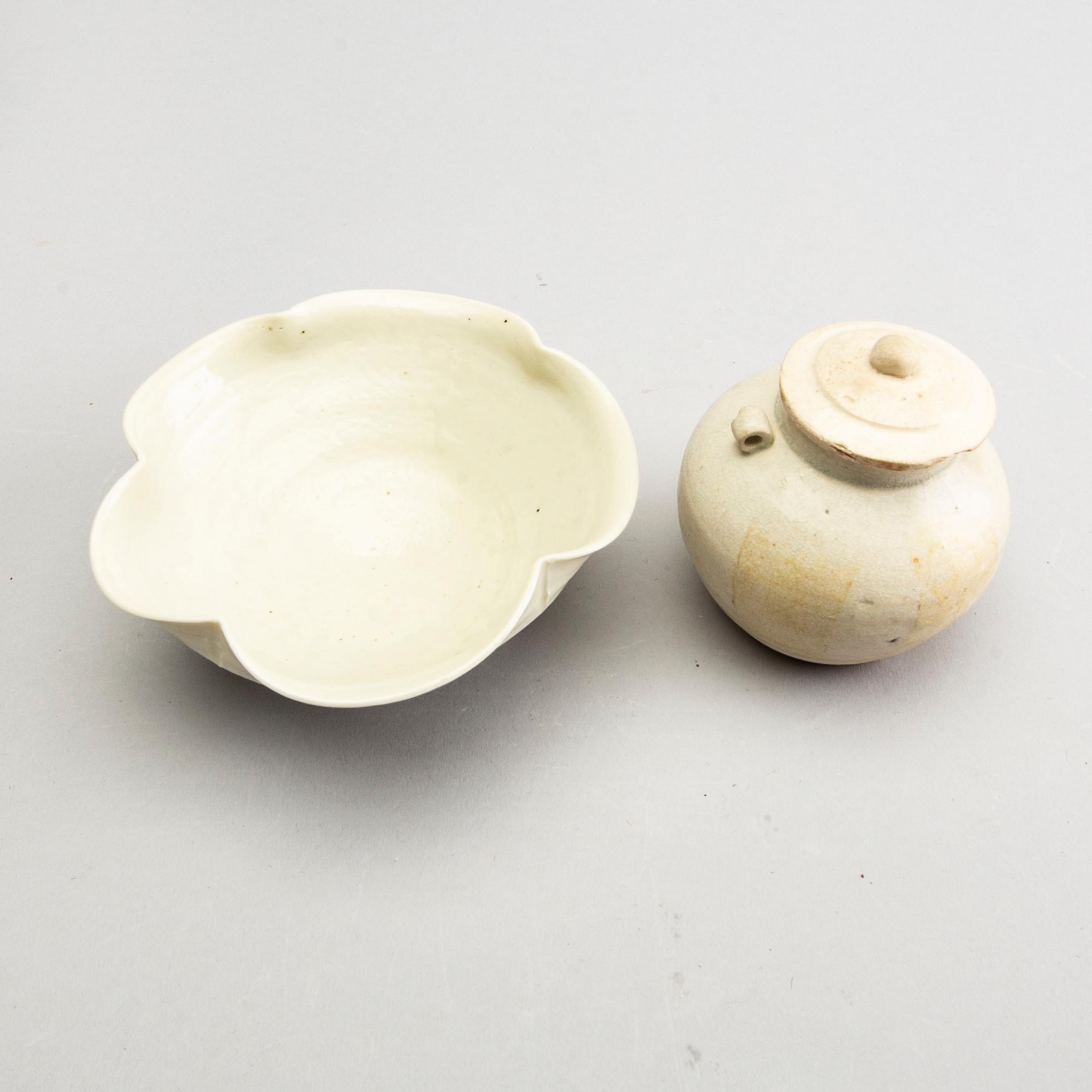 Kruka med lock samt skål, keramik. Troligen Songdynstin (960-1279).