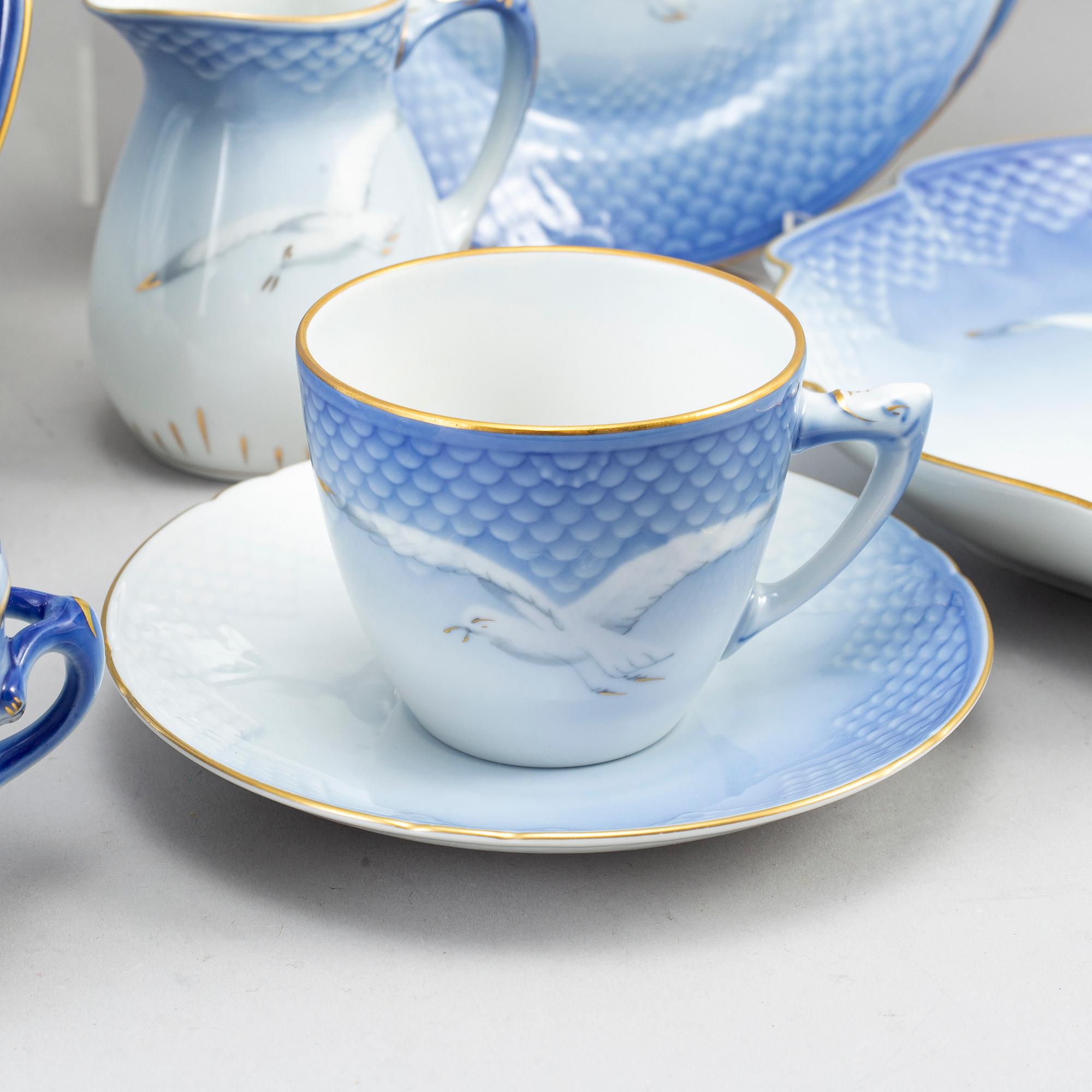 MAT- & KAFFESERVIS, 67 delar, porslin. "Blå Måsen", Bing & Gröndahl, Danmark, 1900-talets andra hälft.