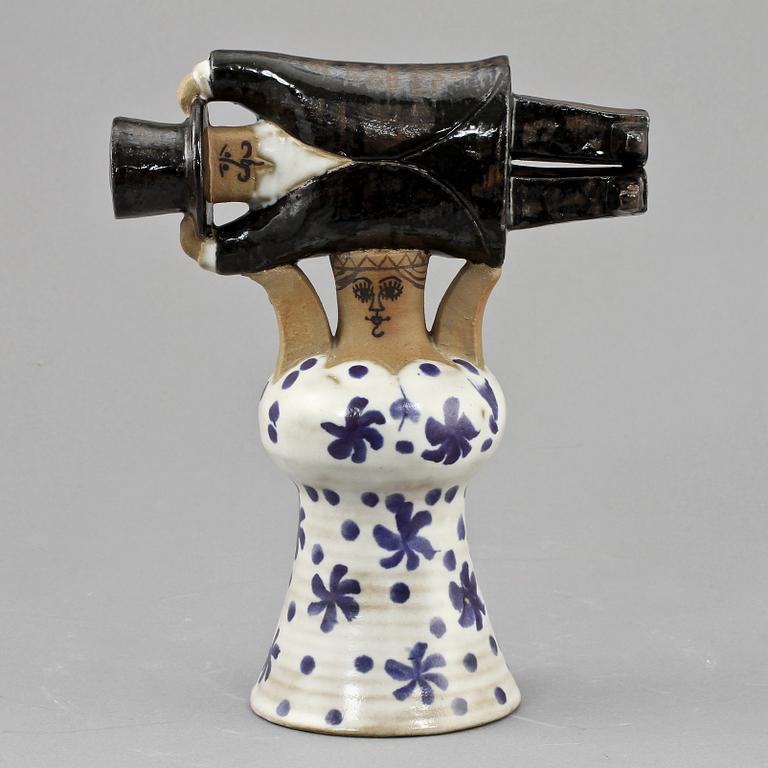 FIGURIN, stengods, "Samhällsdebatten", Lisa Larson, Gustavsberg.