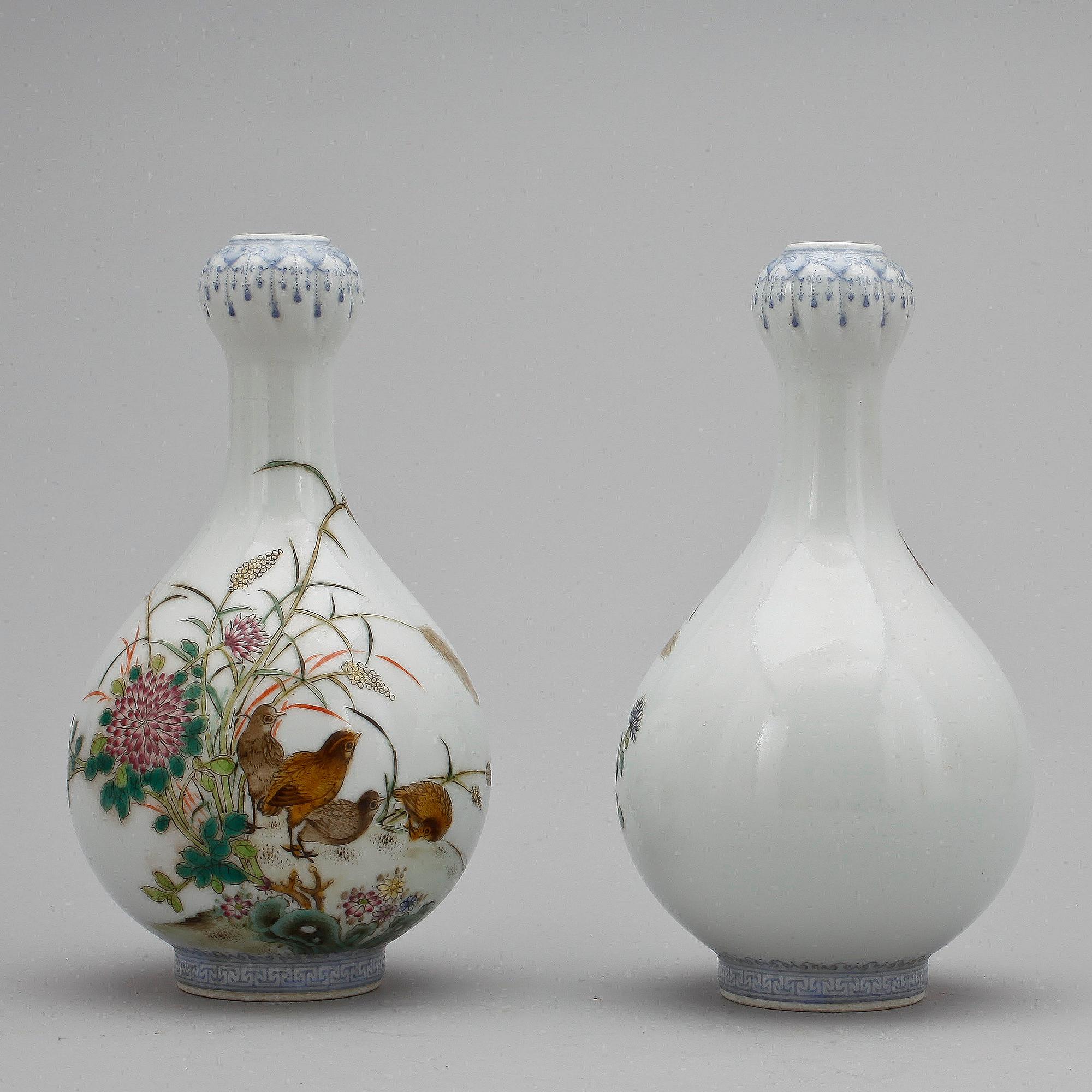 VASER, ett par, porslin, Kina troligen 1900-tal.