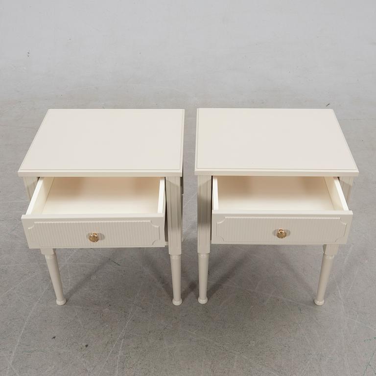 Bedside tables, 1 pair, 21st century.