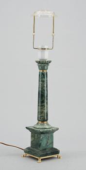 BORDSLAMPA, alabaster, Italien, 1900-talets andra hälft.