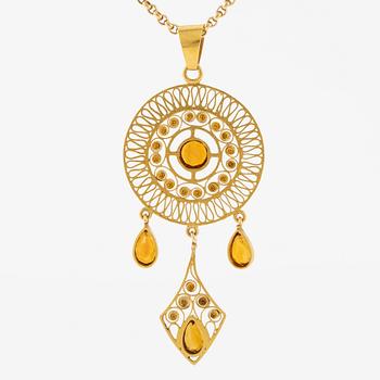 Hänge, 18K guld med filigran med citriner, Gustaf Dahlgren & Co, Malmö, 1912 , med kedja 18K guld.