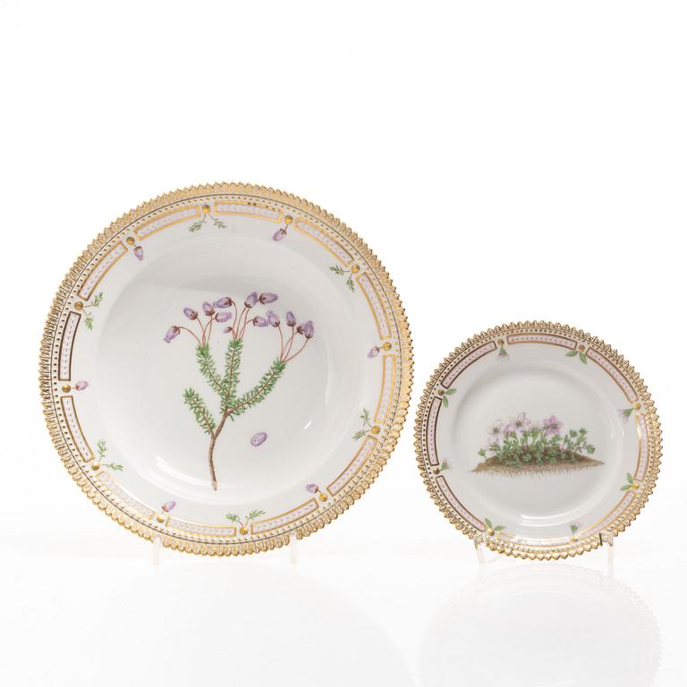 Royal Copenhagen, A group of four 'Flora Danica' plates/dishes, 20th century.