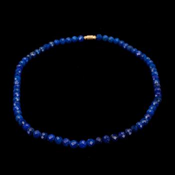 COLLIER / HALSBAND, Lapis lazuli samt gulmetall.