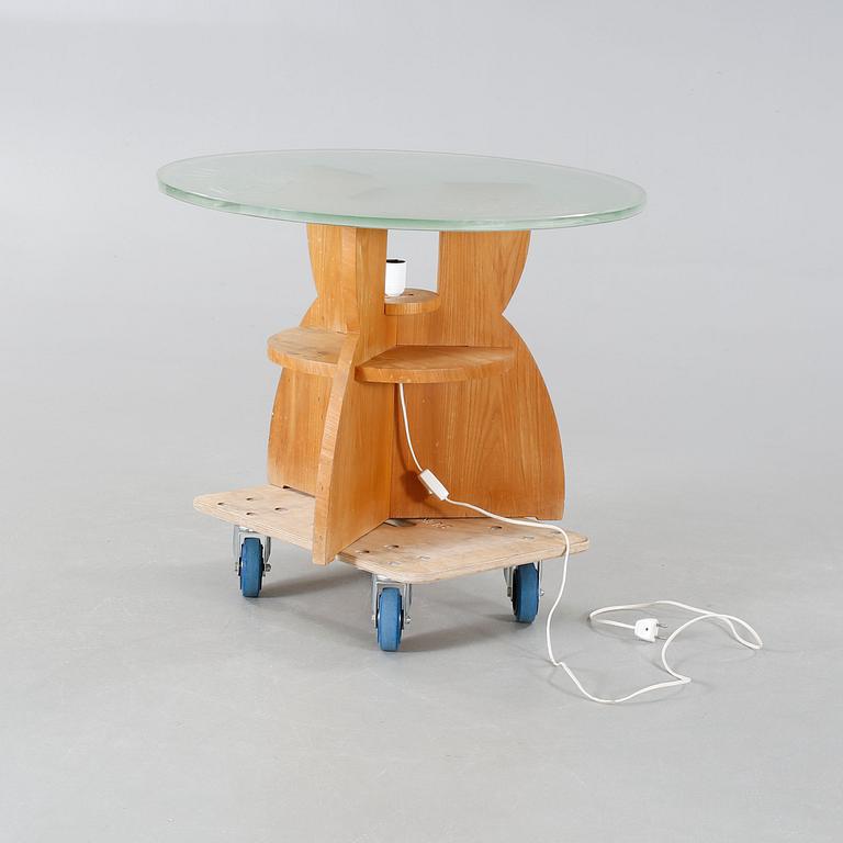 A 1940s table.