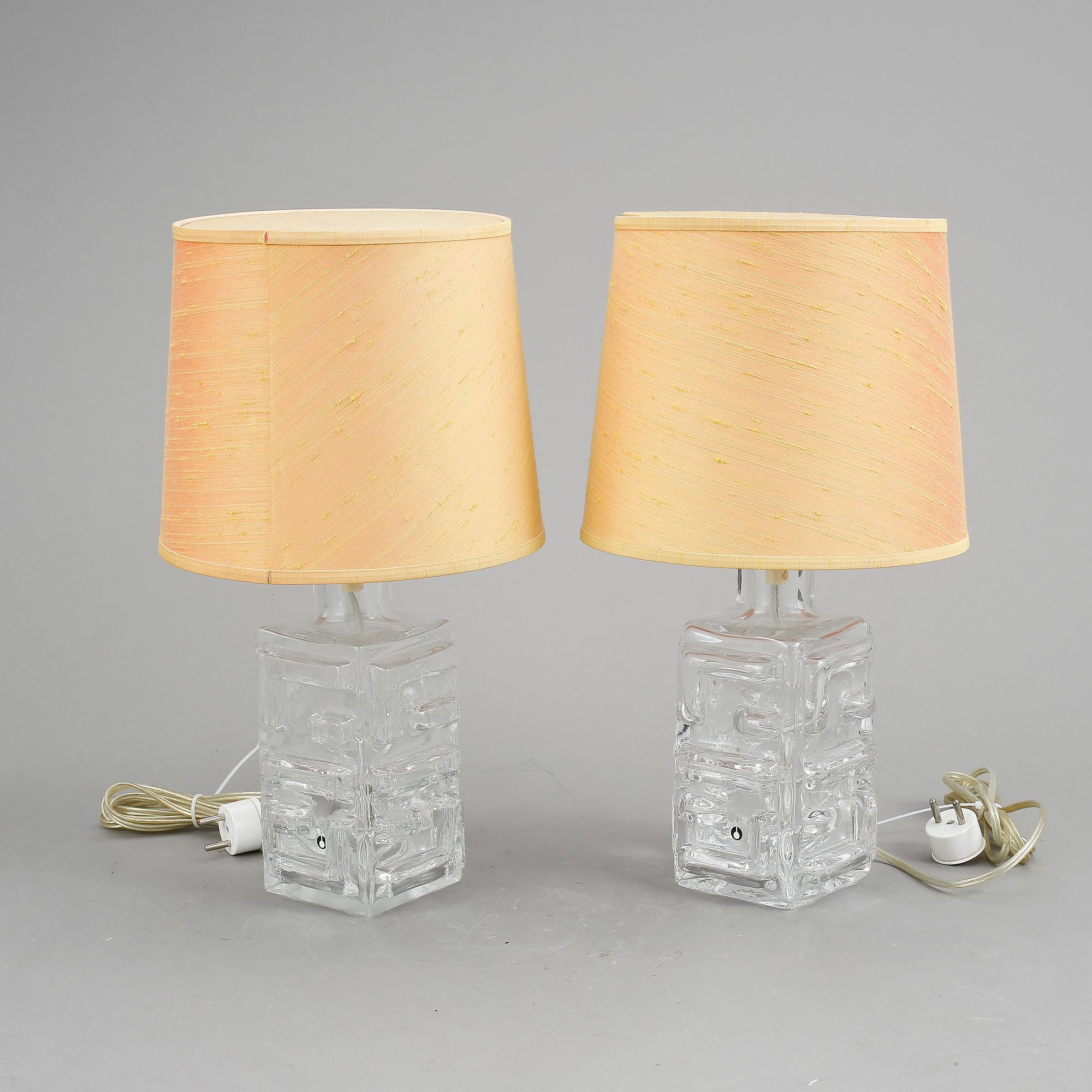 BORDSLAMPOR, ett par, Pukeberg, 1900-talets andra hälft.