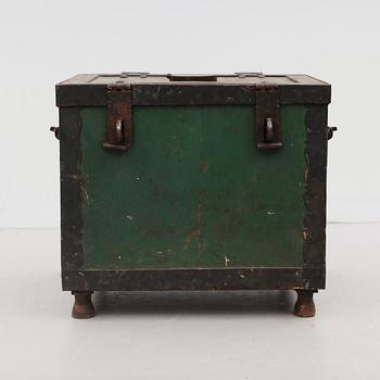 KASSAKISTA, järn, 1800-talets första hälft.
