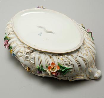 A porcelain jardinère from Sächsische Porzellan Manufaktur in Dresden, 20th century.