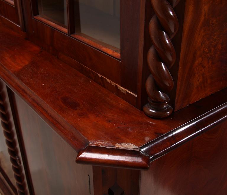 BOKSKÅP. 1800-tal. Nygotik.