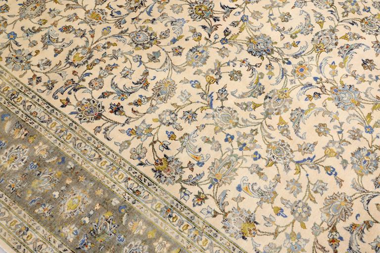 A Keshan rug, approx. 293 x 198 cm.