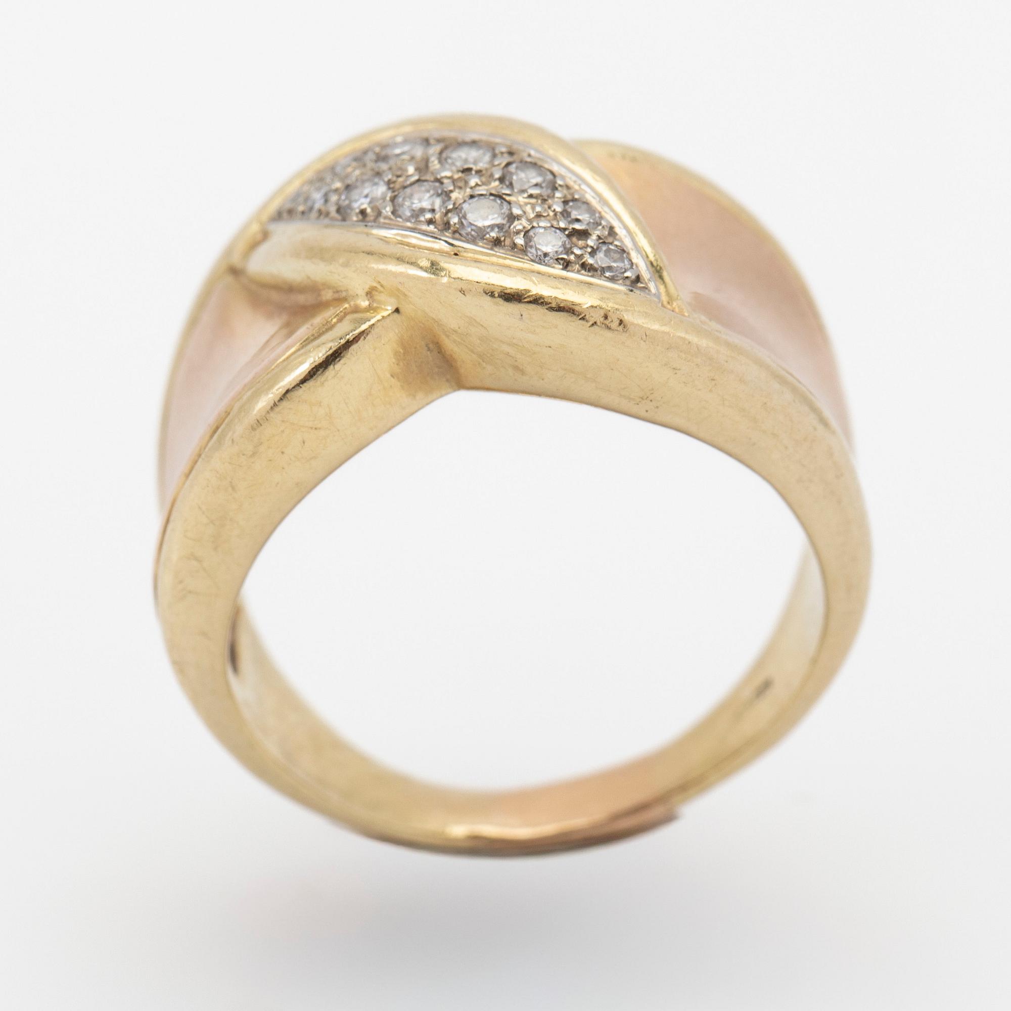 Ring, 18k gold with brilliant-cut diamonds.