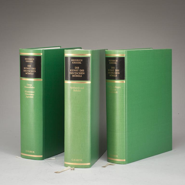 BÖCKER, 3 vol. "Die Kunst Des Deutschen Möbels" av Heinrich Kresiel, München 1968.