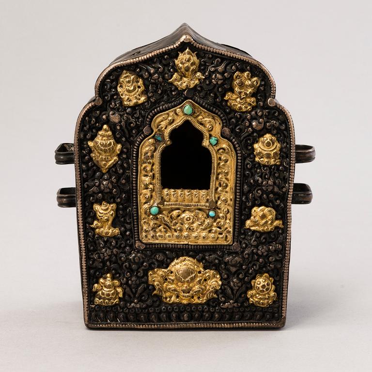 A Tibetan travel case/shrine, early 20th Century.