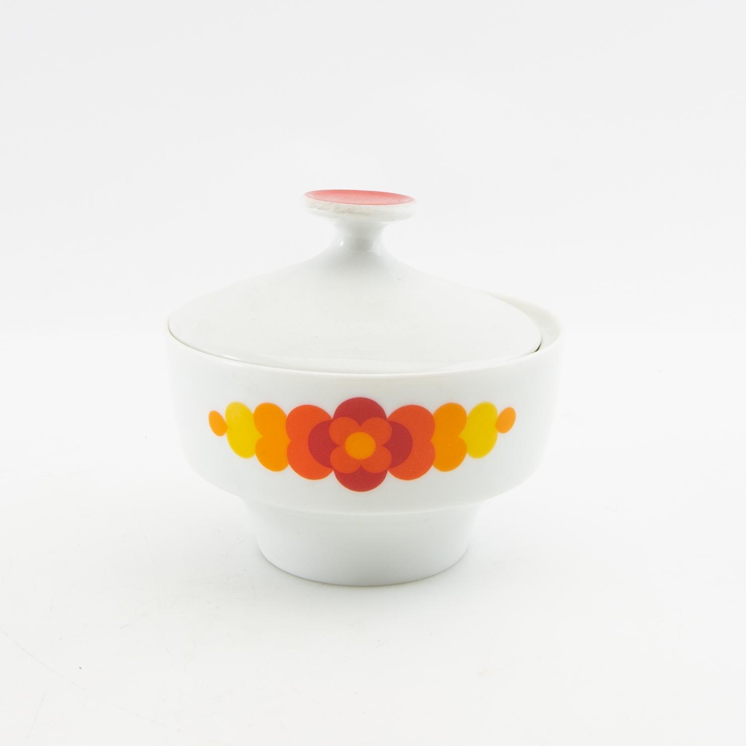 Service 16 pcs Eschenbad Germany second half of the 20th century porcelain.