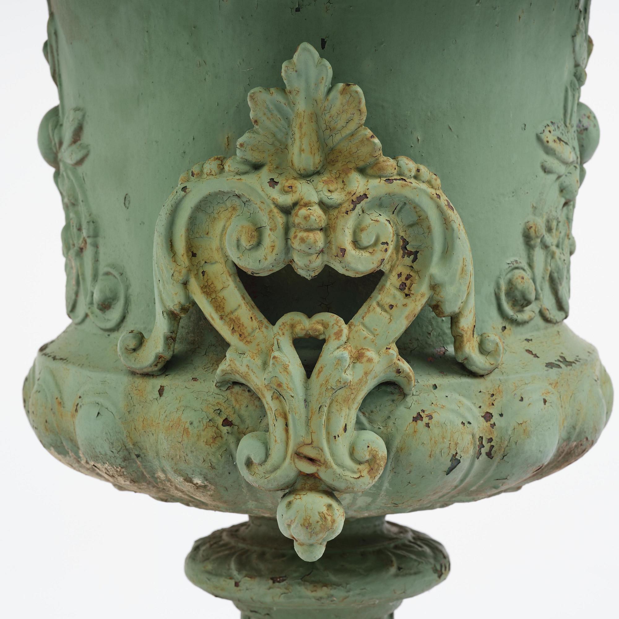 A green-painted cast-iron urn from Norrahammars bruk, Sweden, late 19th century.