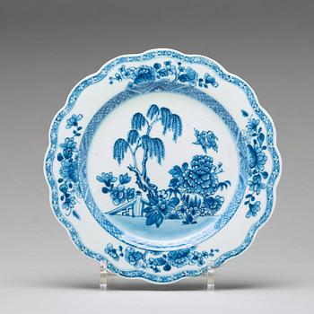 A set of 20 blue and white export porcelain dishes, Qing dynasty, Qianlong (1736-1795).