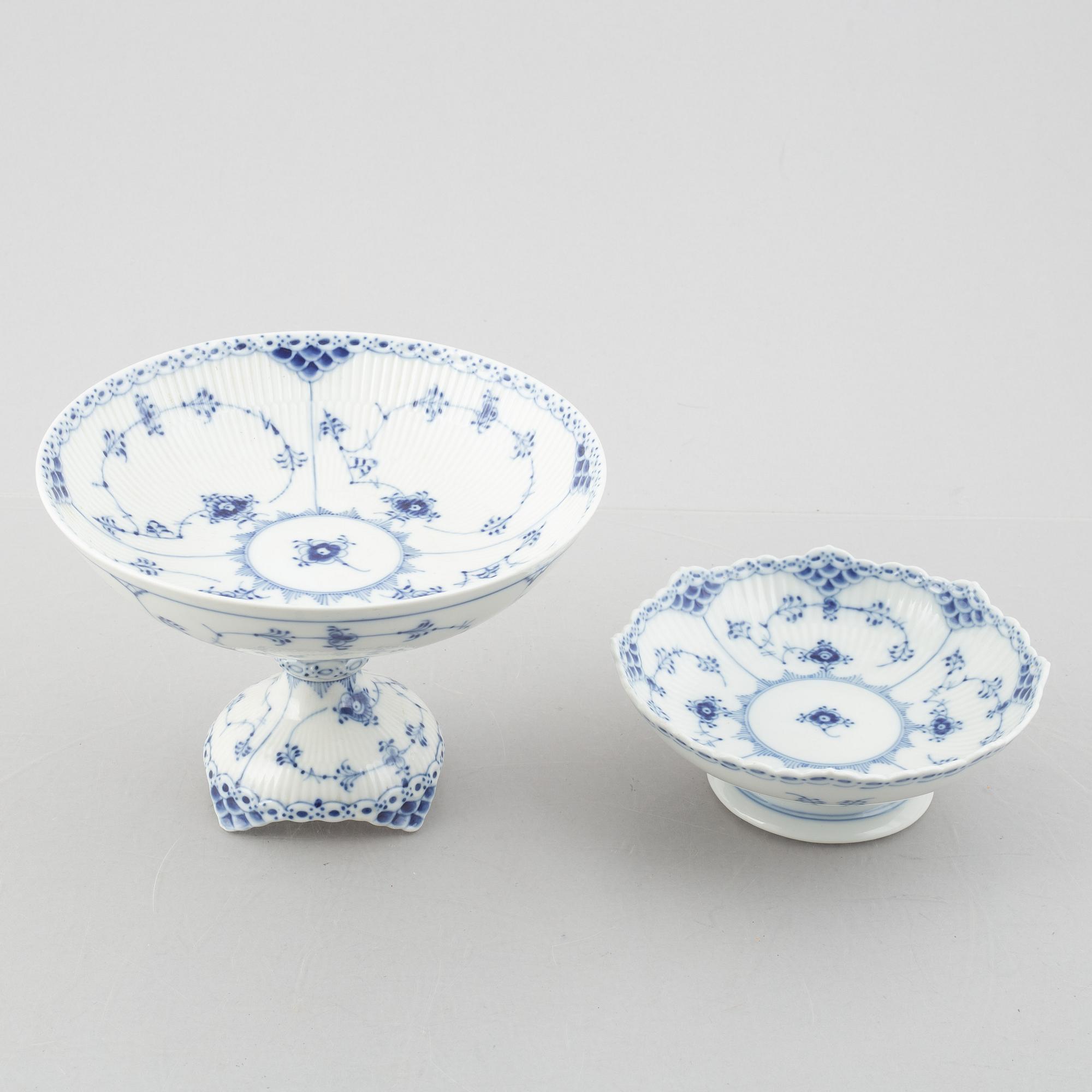Servisdelar, 29 st, porslin, "Musselmalet", Royal Copenhagen, Danmark.