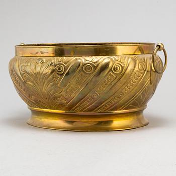 A brass jardiniere, second half of the 19th century.