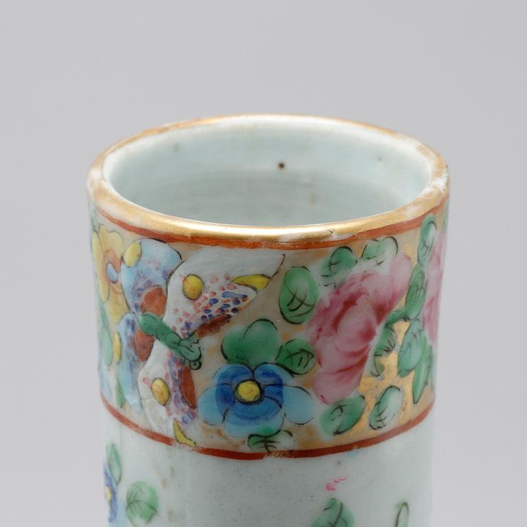 LOCKURNA, porslin, Kina, sent 1800-tal.