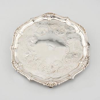 An Irish silver plate, 520 gram.