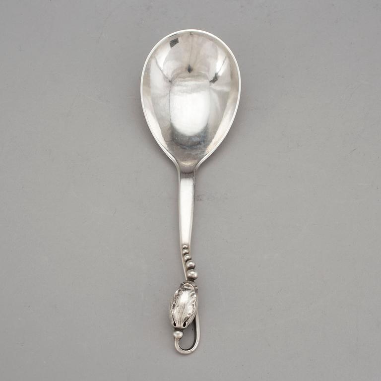 GEORG JENSEN, Danmark, silver. Serveringssked, ca 1933-1944. Vikt ca 103 gram.
