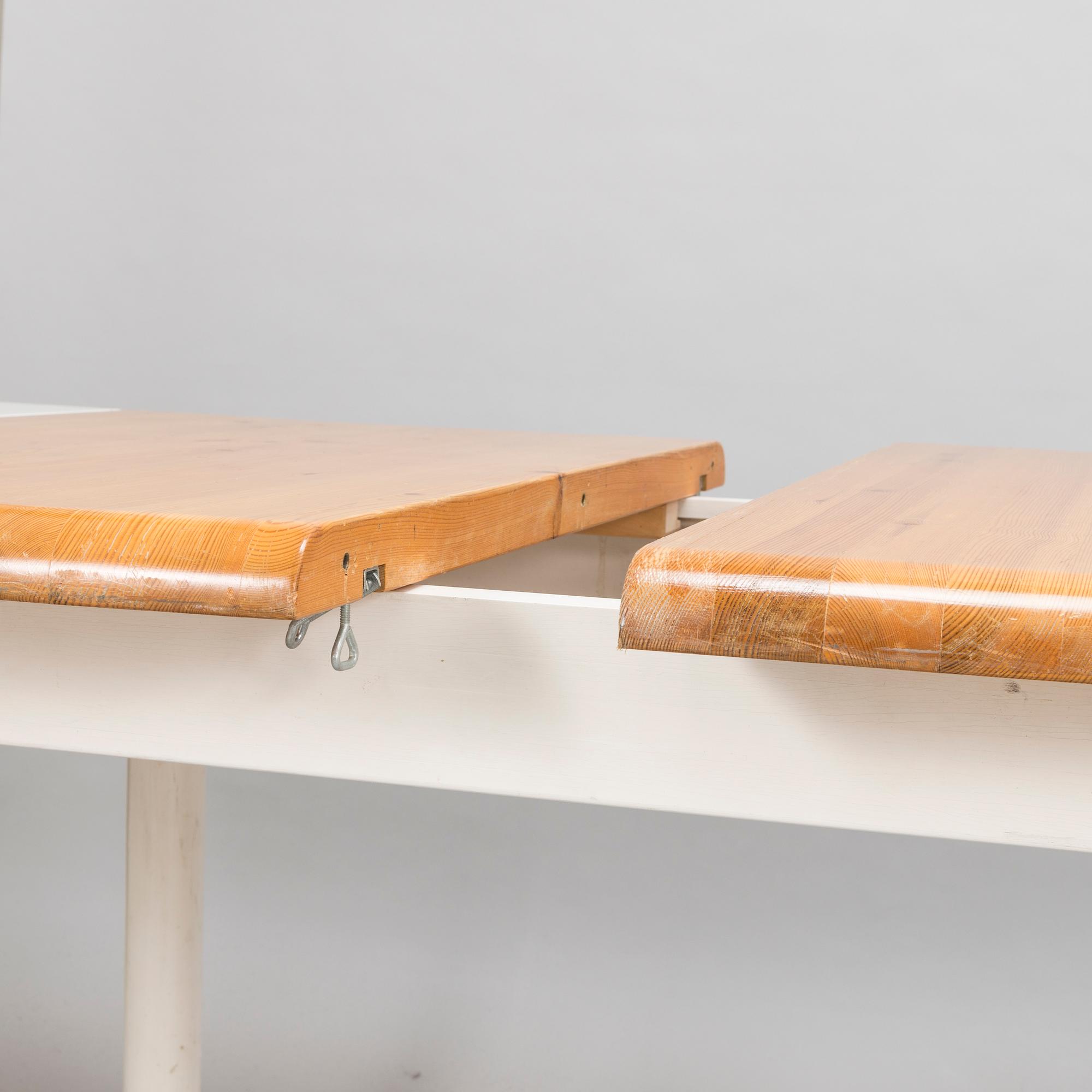 EERO AARNIO, PÖYTÄ JA TUOLEJA, 9 kpl, "Viking", Pan Puu, 1980-luvun alku.