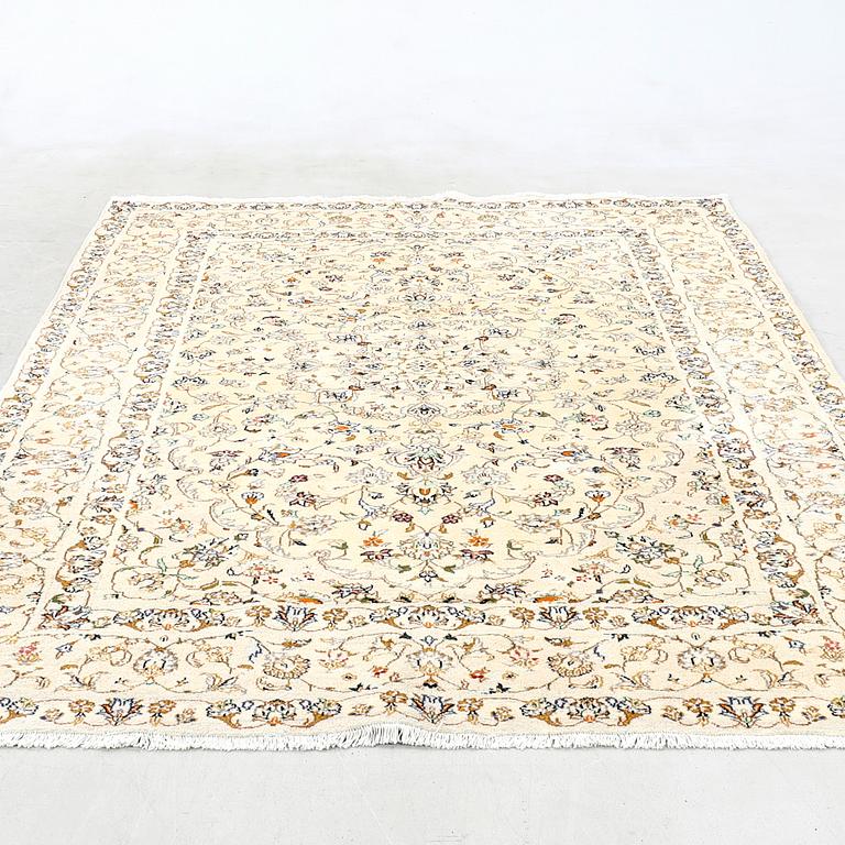 Matta Orientalisk semiantik, ca 286x193 cm.