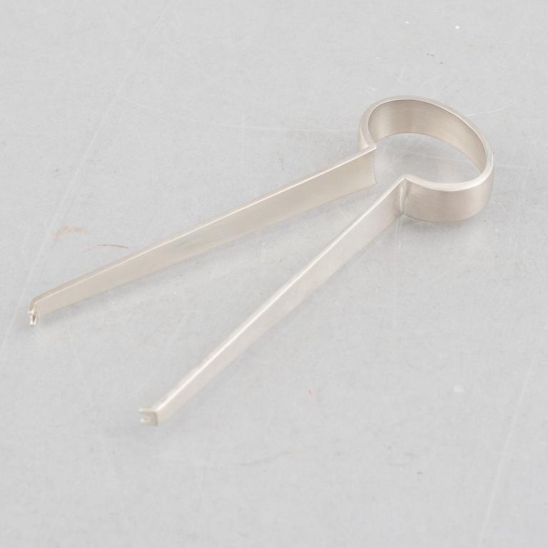 Bertel Gardberg, silver ice tongs, 'Birgitta', Mema/GAB, Eskilstuna 2007.