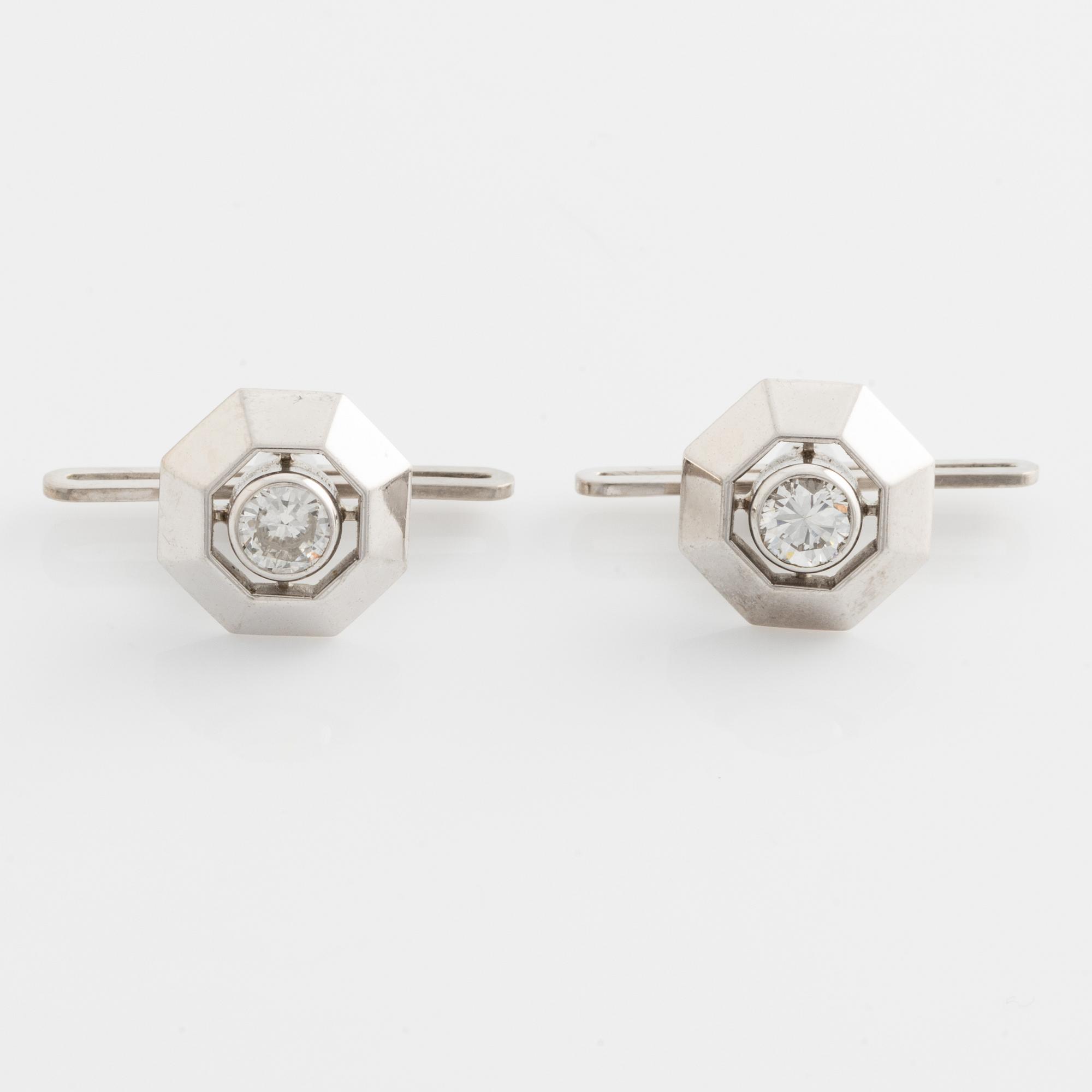 Smoking/skjortknappar, vitguld med briljantslipade diamanter.