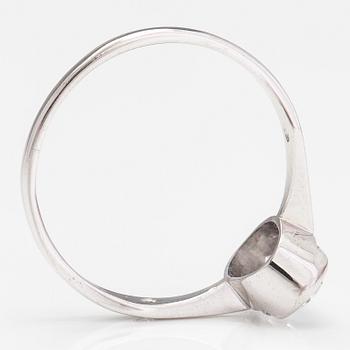 Ring, 18K vitguld och oval diamant ca. 1.00 ct enligt certifikat.