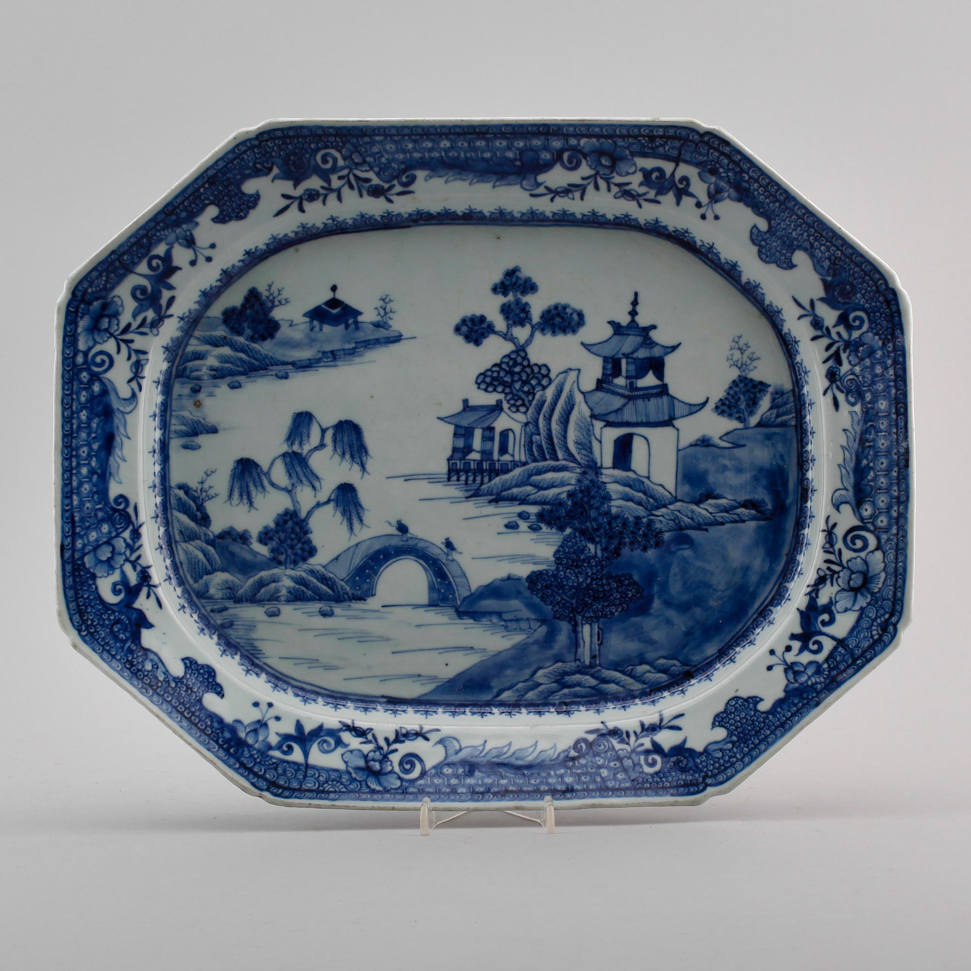 STEKFAT, porslin, Kina, Qianlong 1736-1795.