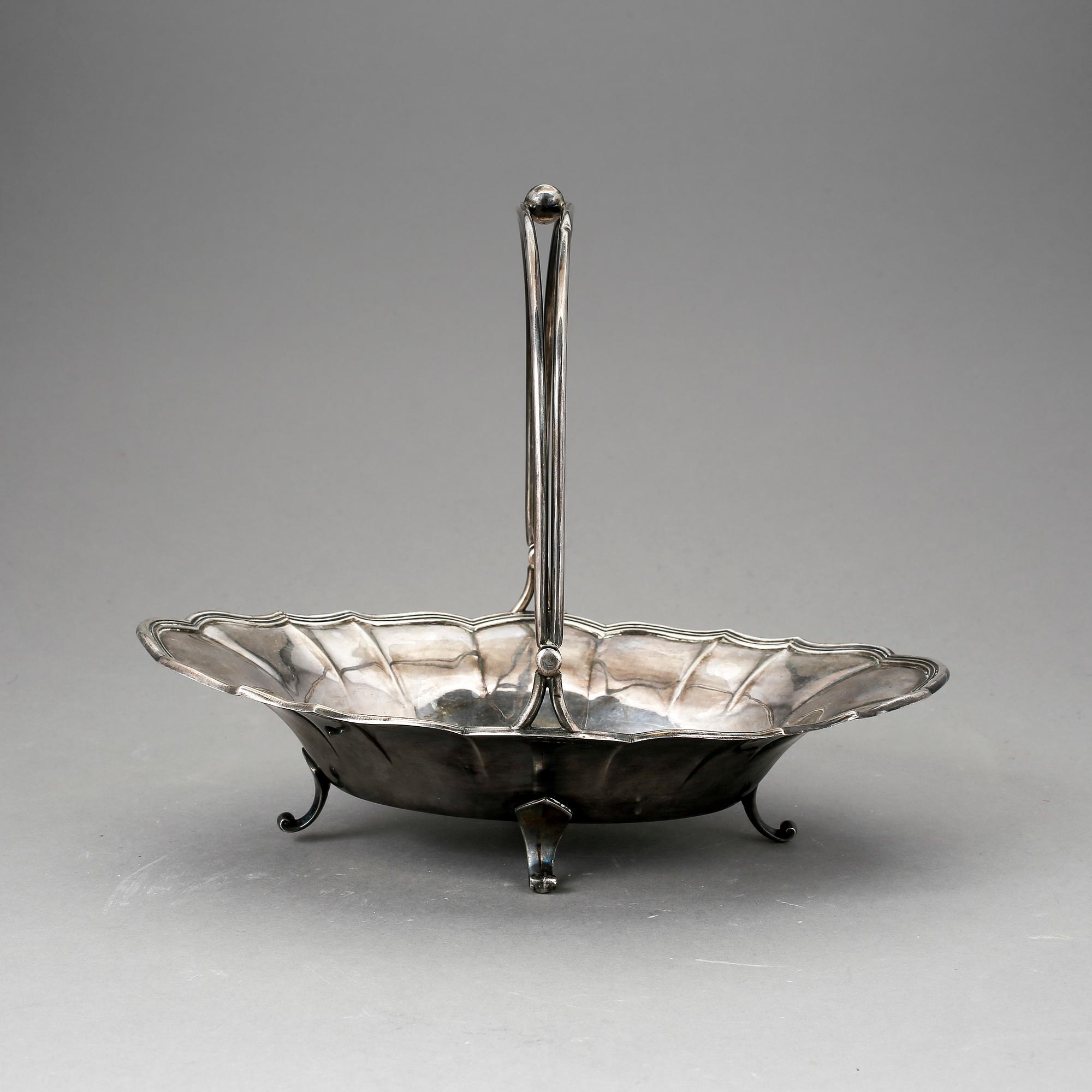 KORG, silver. Finland, otydliga stämplar, 1943-tal. Vikt ca 413 g.