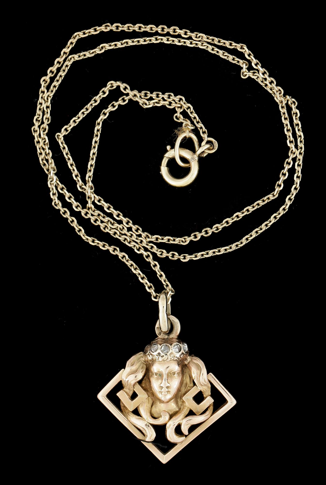 HÄNGE, guld, rosenstenar, otydlig stämpel, sannolikt Österrike, jugend, tidigt 1900-tal. Vikt med kedja ca 9 gram.