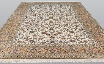 A carpet, Kashan, ca 400 x 289 cm.