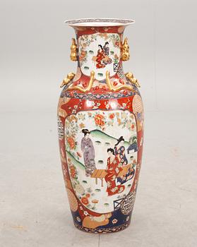GOLVVAS, porslin. Japan, Imaridekor. 1900-tal.