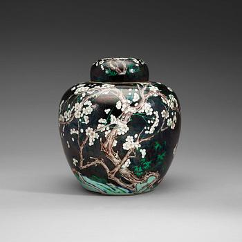 A 'famille noire' jar with cover, late Qing Dynasty (1644-1912).