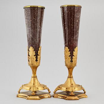 VASER, ett par, empirestil, 1800-tal.