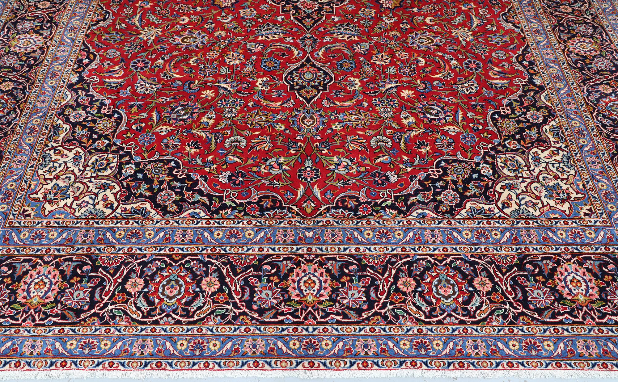 A semi-antique Keshan carpet, approx. 420 x 315 cm.