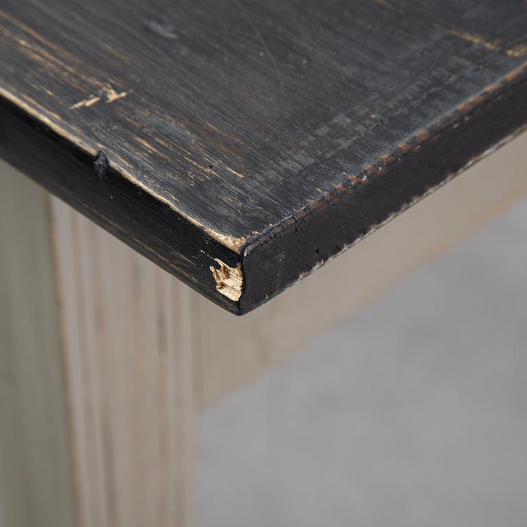 A gustavian style writing desk from the 19th century.