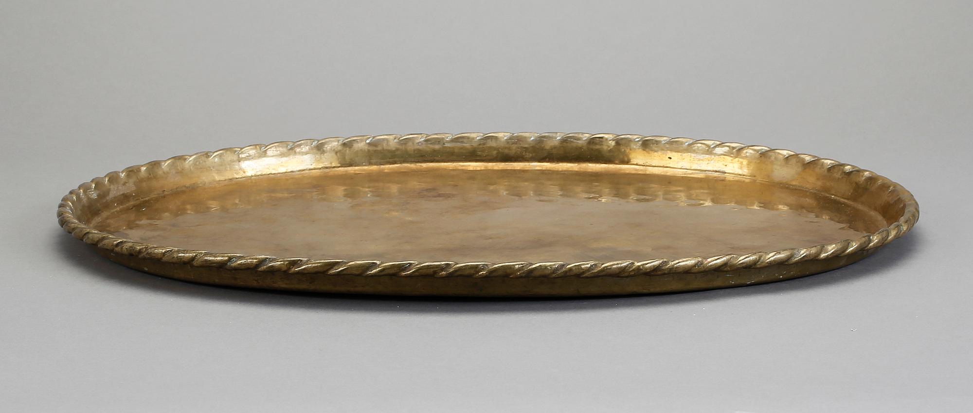 BRICKA, mässing, 1900-talets första hälft.