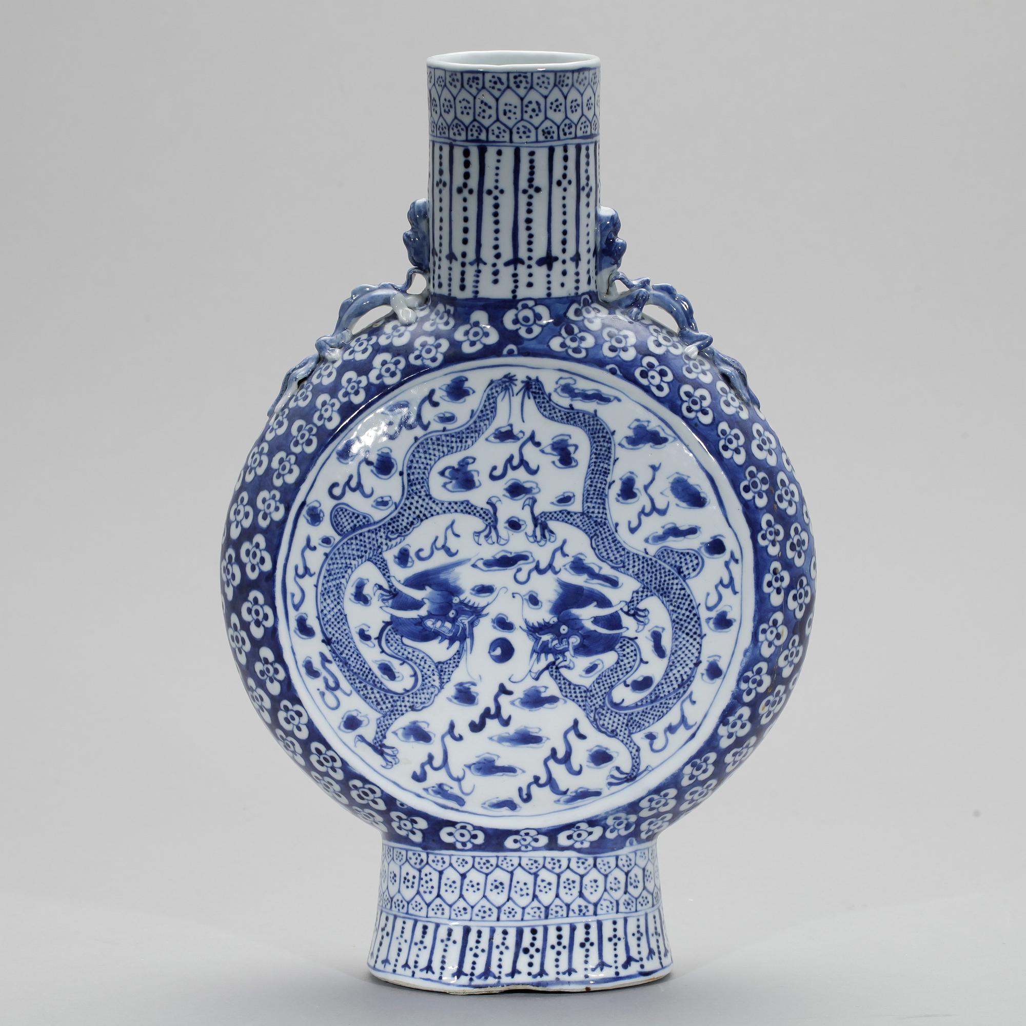 PILGRIMSKRUS, porslin. Sen Qing dynastin (1644-1912).