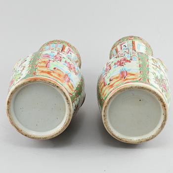 VASER, ett par, porslin, Kina, 1800-tal.