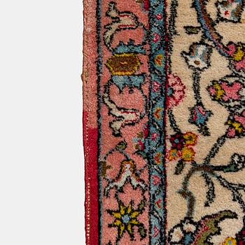 A Tbriz carpet of Safavid 'vase' design, approx. 397x295 cm.