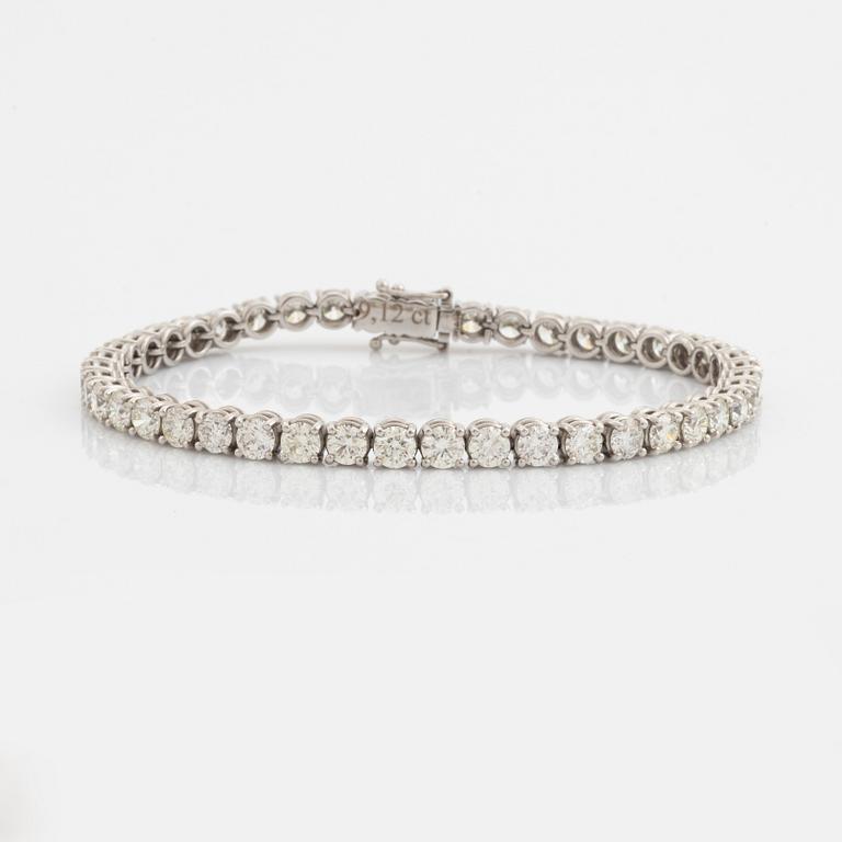 Brilliant-cut diamond tennis bracelet.