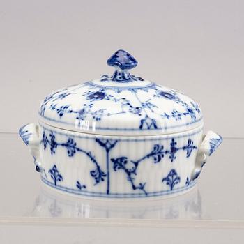 A TEA- AND COFFEESET MUSELMALET ROYAL COPENHAGEN 42 PCS.